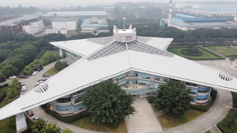 SYR金屬屋面防水涂料配合縫織聚酯布施工的優(yōu)勢綜合分析